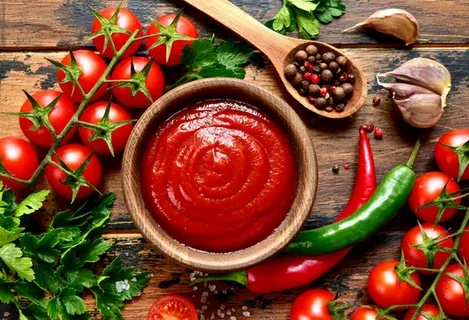 رب گوجه فرنگی ارگانیک تولید شده از گوجه ارگانیک و سالم
